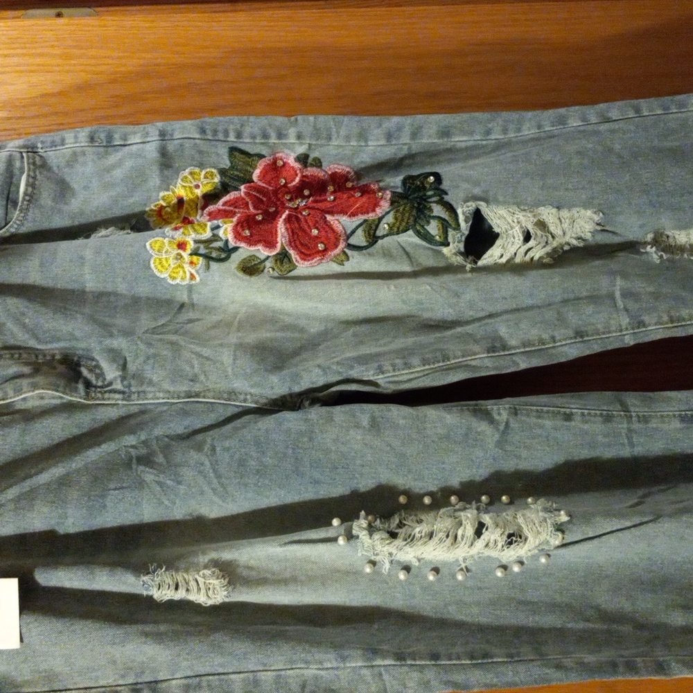 Light Blue Straight-Leg Jeans with Red Floral Embroidery - Picture 3 of 12